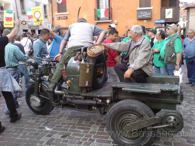 Adunata Alpini BAssano 2008 MK-132.JPG